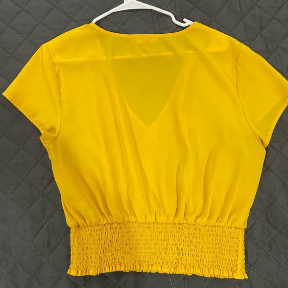 Yellow buttoned up shirt - Picture 4 of 4